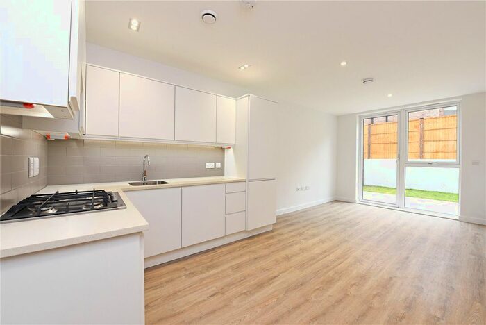 2 Bedroom Flat To Rent In Putney Bridge Road, Putney, London, SW15