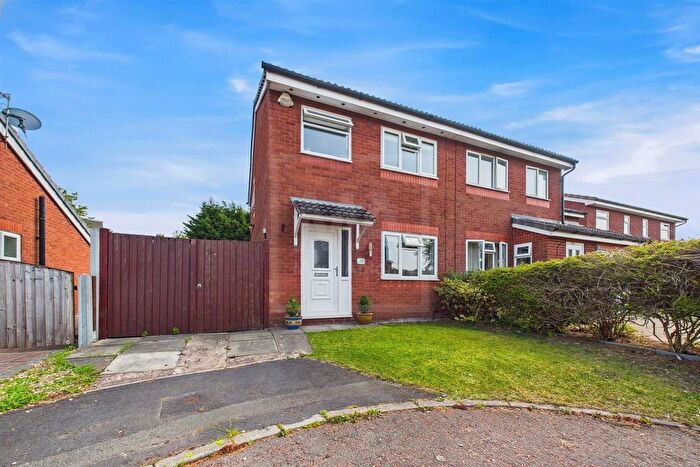 3 Bedroom Semi-Detached House For Sale In Bond Close, Warrington, WA5
