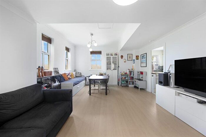 2 Bedroom Apartment For Sale In Lullingstone Lane, Hither Green, SE13