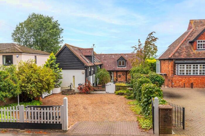 4 Bedroom Barn Conversion For Sale In Primrose Barn, Station Road, Cheddington, LU7