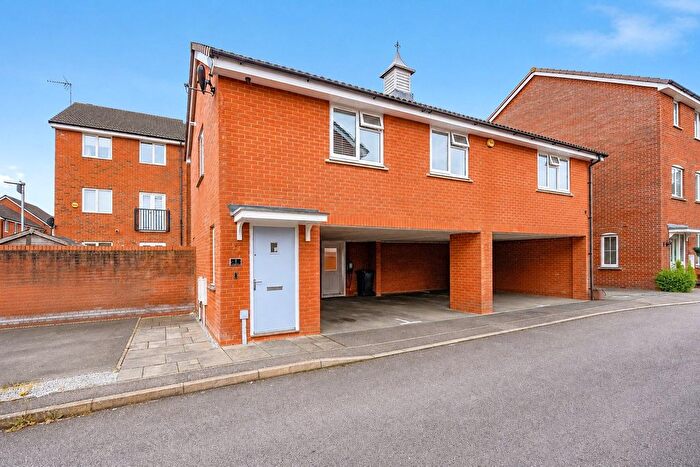 2 Bedroom Detached House For Sale In Renner Croft, Dunstable, Bedfordshire, LU6