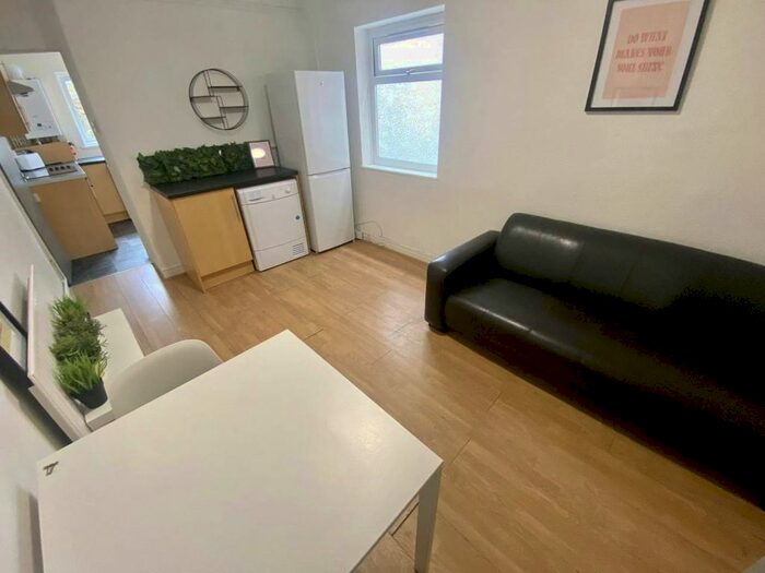 5 Bedroom Property To Rent In Rhyddings Park Road, Brynmill, Swansea, SA2