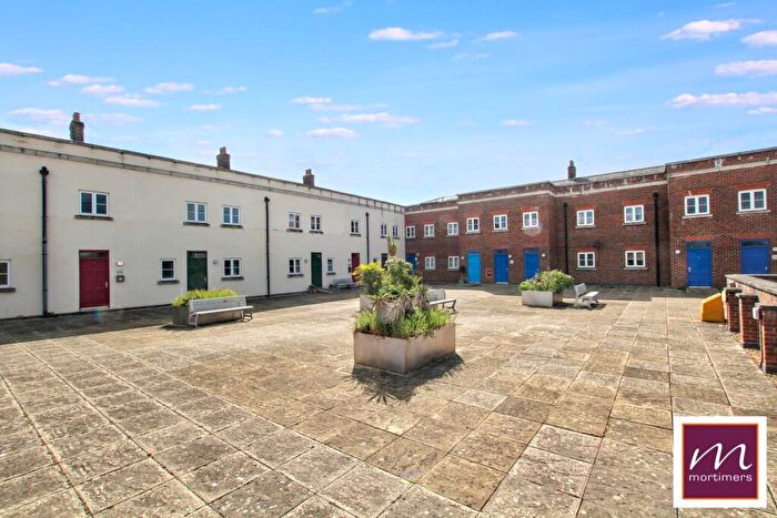 2 Bedroom Flat For Sale In Wedgewood Street, Aylesbury, HP19