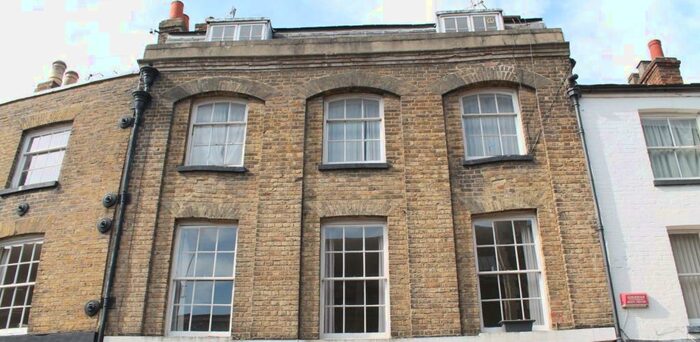 1 Bedroom Flat To Rent In Bed U/F The Borough, Canterbury, CT1