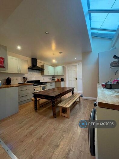 6 Bedroom Semi-Detached House To Rent In Maryland Square, London, E15