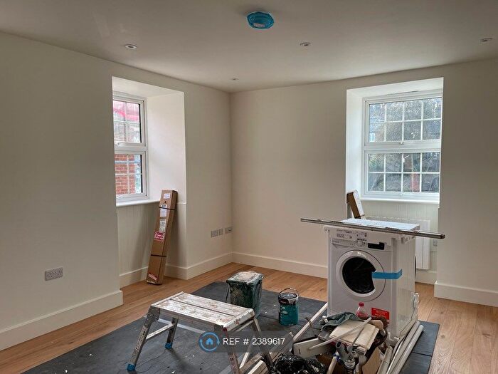 1 Bedroom Flat To Rent In West House, Haslemere, GU27