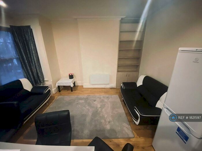 2 Bedroom Flat To Rent In Spencer Road, Harrow Weald, HA3