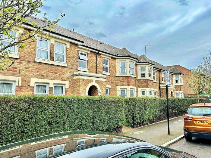1 Bedroom Flat To Rent In Parkland Court, Maryland Park, Stratford, E15