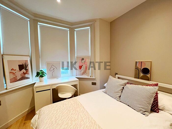 1 Bedroom Property To Rent In Clarence Villas, Hawks Road, Kingston Upon Thames, KT1