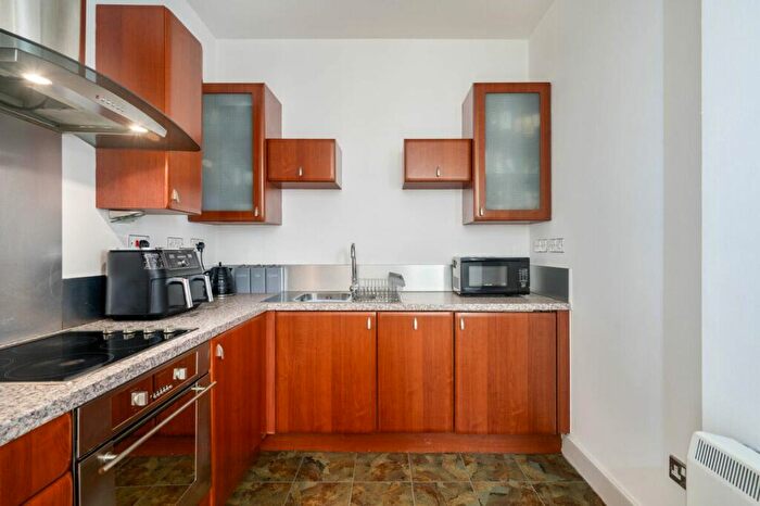 1 Bedroom Apartment For Sale In Cavendish Court, Drighlington, BD11