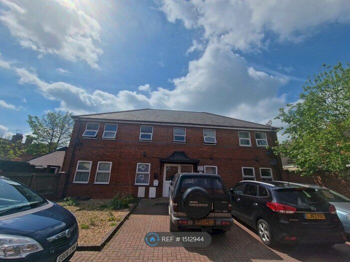 2 Bedroom Flat To Rent In Moss Court, Kettering, NN16