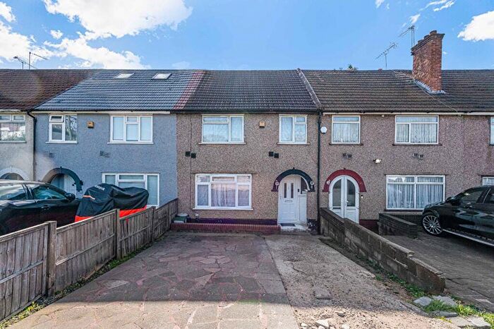 4 Bedroom Terraced House For Sale In North Circular Road, London, NW2