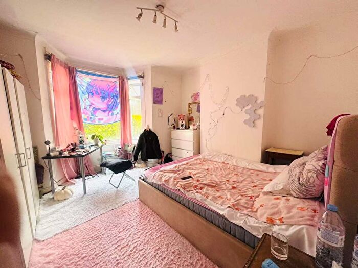5 Bedroom Flat To Rent In Embleton Road, London, SE13