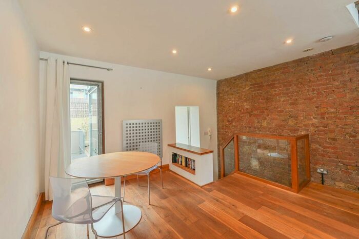 2 Bedroom Flat To Rent In Globe Road, Bethnal Green, London, E2