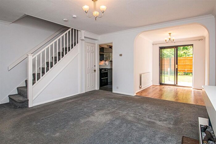 3 Bedroom Detached House To Rent In Chevalier Grove, Crownhill, Milton Keynes, MK8