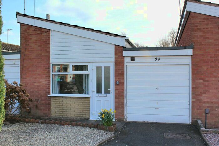 2 Bedroom Bungalow To Rent In Earlswood Road, Kingswinford, DY6