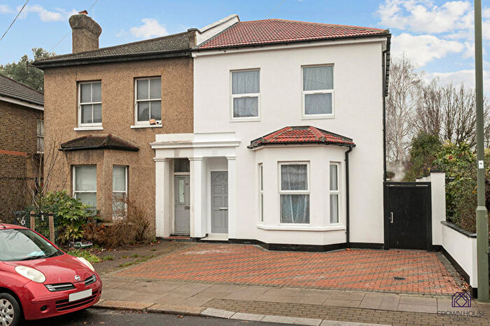 3 Bedroom Semi Detached House For Sale In Long Lane, London, N3