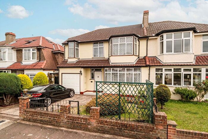 4 Bedroom Semi-detached House For Sale In The Byeways, Surbiton, KT5