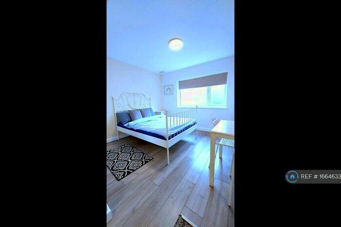 Studio To Rent In Studio, Edgware, HA8