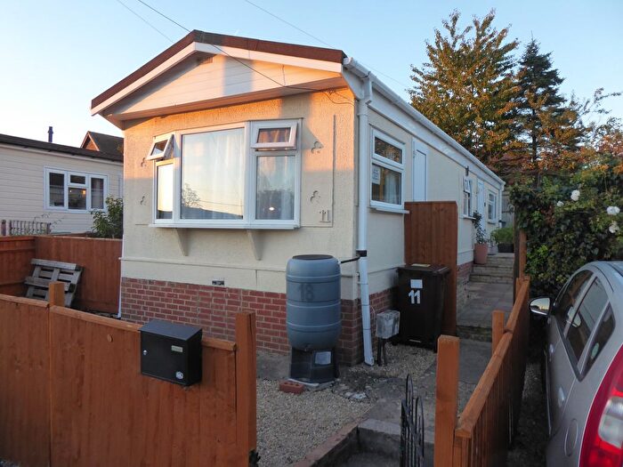 2 Bedroom Mobile/park Home For Sale In Wick Farm Park, Barton Village Road, Headington, Oxford, Oxfordshire, OX3