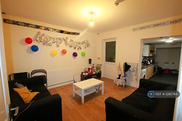 6 Bedroom Terraced House To Rent In Blenheim Road, Reading, RG1