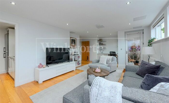 2 Bedroom Flat To Rent In Kilburn Lane, London, W10