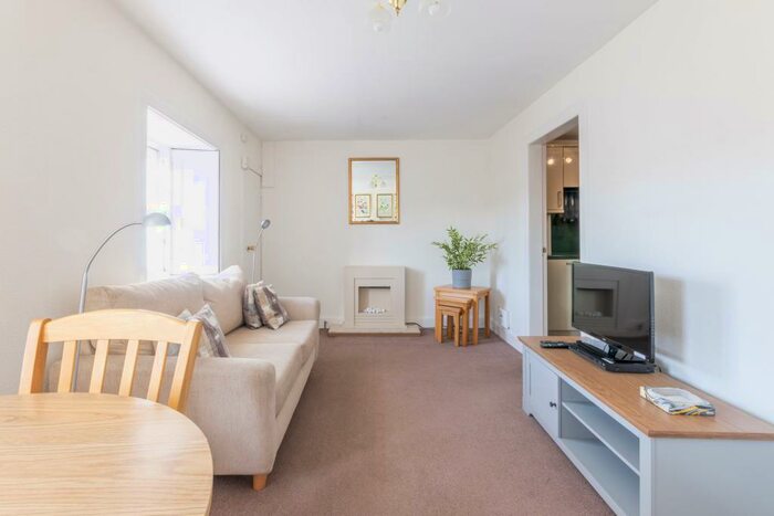 2 Bedroom Property To Rent In Main Street Edinburgh United Kingdom, EH4