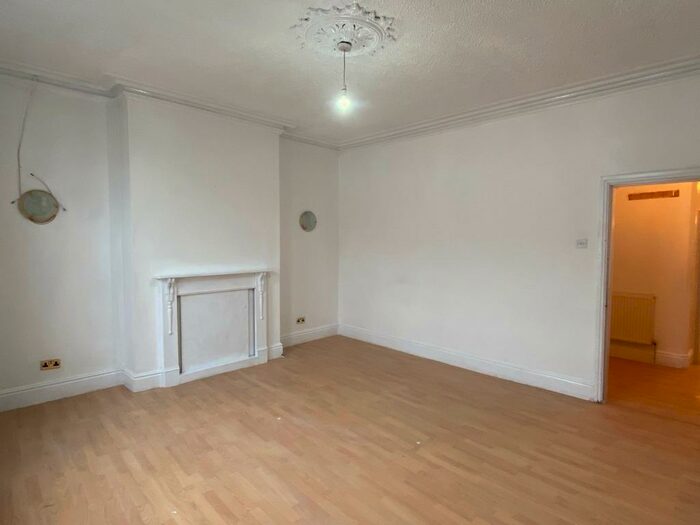 3 Bedroom Flat To Rent In Pear Tree Road, Derby, DE23