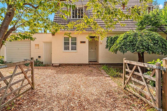 3 Bedroom Detached House To Rent In Frenchay Road, Bristol, BS16