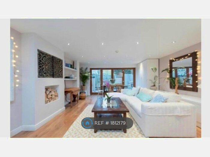 5 Bedroom Terraced House To Rent In Muir Drive, London, SW18