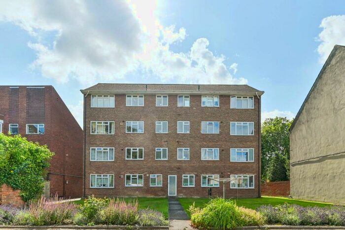 2 Bedroom Flat To Rent In Surridge House, Woodside Green, London, , South Norwood, London, SE25