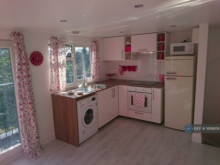 1 Bedroom Flat To Rent In Wood Green, London, N22