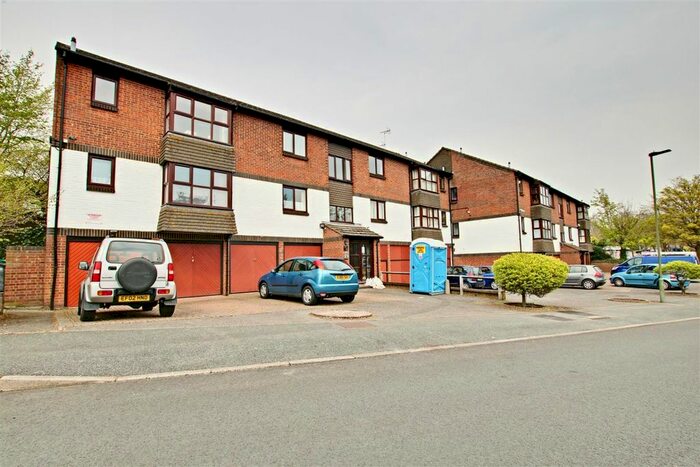 2 Bedroom Flat To Rent In Mitchell Road, Orpington, BR6