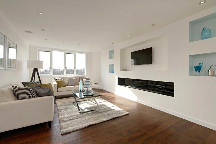 2 Bedroom Flat To Rent In London, Hackney, E9