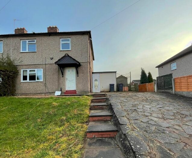 3 Bedroom Property To Rent In Maurice Lee Avenue, Oakengates, Telford, TF2