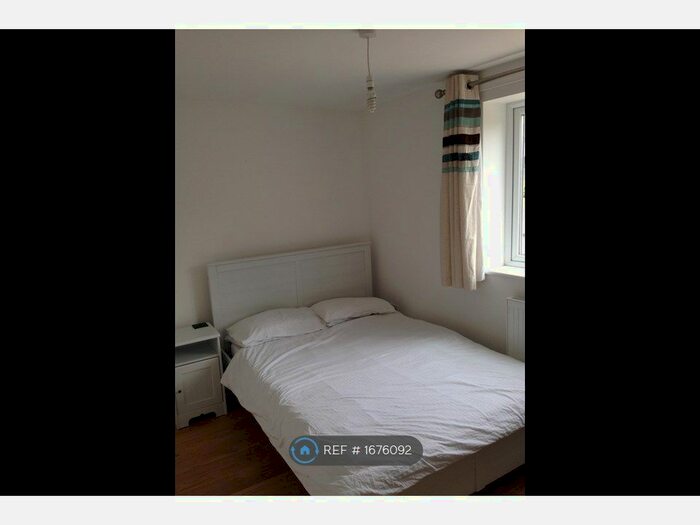 2 Bedroom Flat To Rent In Nursteed Close, Devizes, SN10