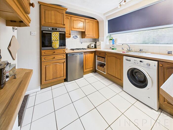2 Bedroom Flat For Sale In Chiddingly Close, Crawley, RH10