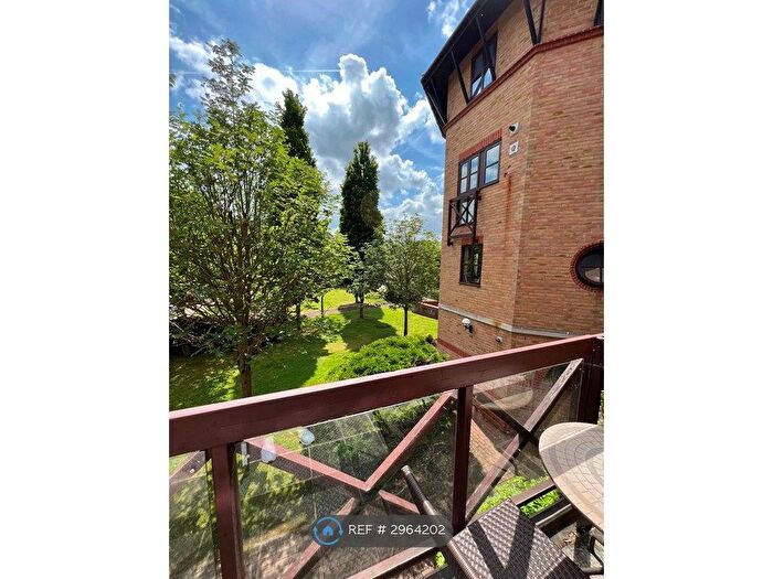 2 Bedroom Flat To Rent In Lawrence Moorings, Sawbridgeworth, CM21