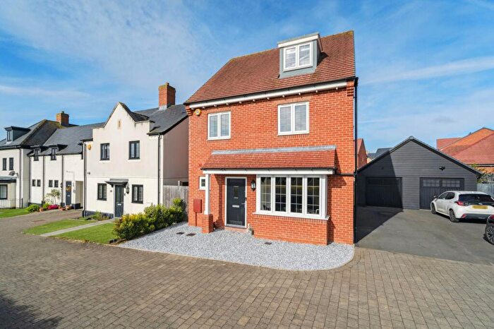 4 Bedroom Detached House For Sale In Aspen Way, Silsoe, MK45