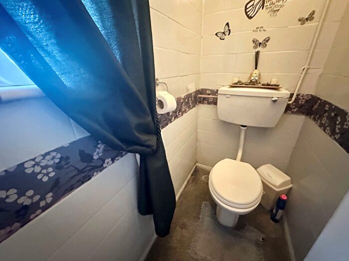 3 Bedroom End Of Terrace House For Sale In Booth Crescent, Mansfield, NG19