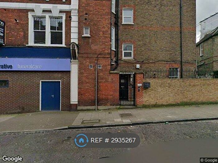 3 Bedroom Flat To Rent In Blenheim Mansions, London, SW2