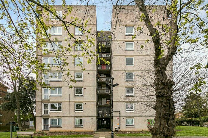 2 Bedroom Flat To Rent In Crown Lane, London, SW16