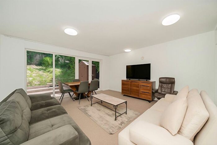 3 Bedroom Property For Sale In Muswell Hill, London, N10