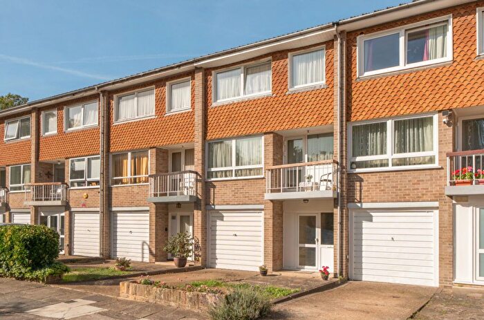 3 Bedroom Town House For Sale In Park Gate, Mount Avenue, Ealing, W5