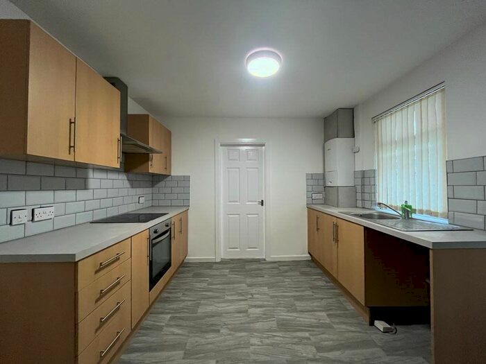 4 Bedroom Property To Rent In Elizabeth Street, Blackpool, Lancashire, FY1