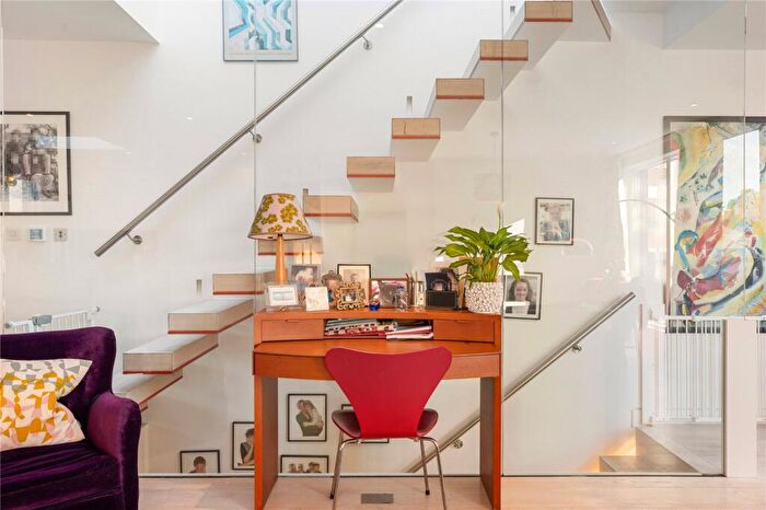 3 Bedroom Terraced House For Sale In River Street Mews, Clerkenwell, London, EC1R
