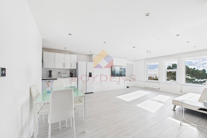 1 Bedroom Apartment For Sale In Marine Parade West, Clacton On Sea, CO15
