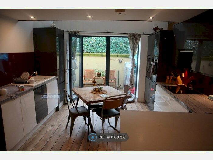 3 Bedroom Flat To Rent In George Street, Hull, HU1