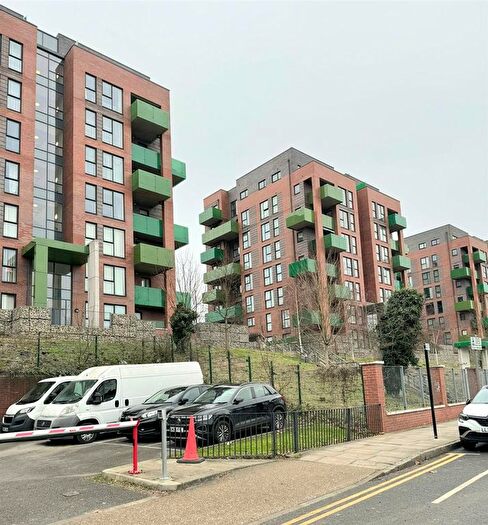 2 Bedroom Flat To Rent In Matthews Close, Wembley, HA9