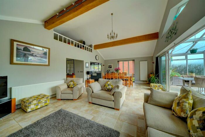 2 Bedroom Detached Bungalow For Sale In Severn Meadow, Astley Burf, Stourport-On-Severn, DY13